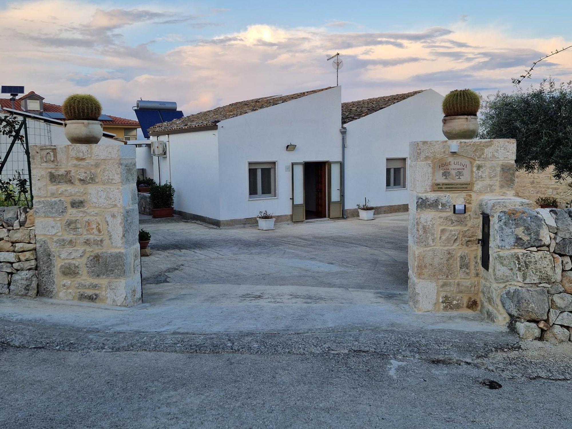 Casa Vacanza I Due Ulivi 莫迪卡 外观 照片